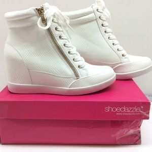 Shoe Dazzle white snake Shanta wedges